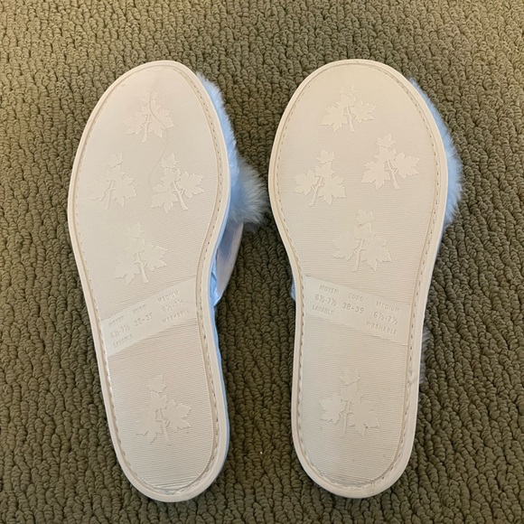 Ladies slippers - Picture 2 of 2